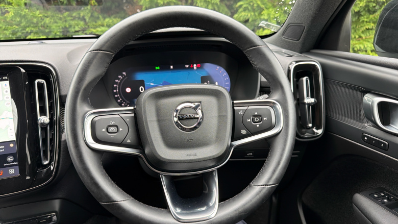 Volvo XC40 2.0 B4P Plus Dark 5dr Auto Petrol Estate